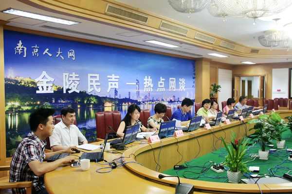 先锋<a href='http://www.xfsuji.com' target='_blank'><a href='http://www.xfsuji.com' target='_blank'>速录</a>师</a>在现场